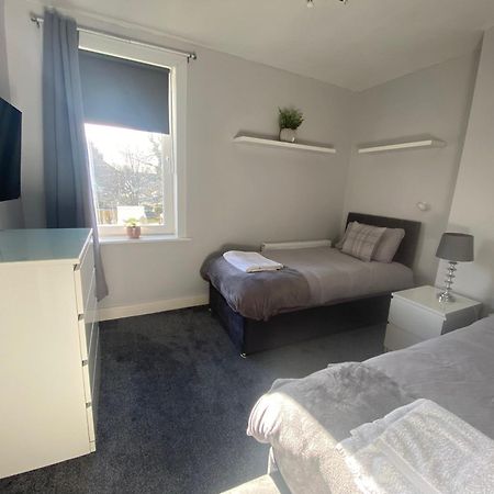Glasgow Apartment Close To The Airport เรนฟริว ภายนอก รูปภาพ
