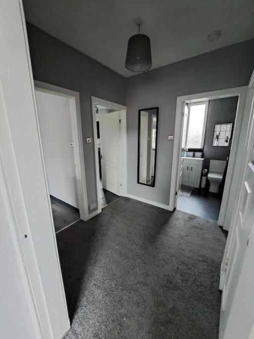 Glasgow Apartment Close To The Airport เรนฟริว ภายนอก รูปภาพ