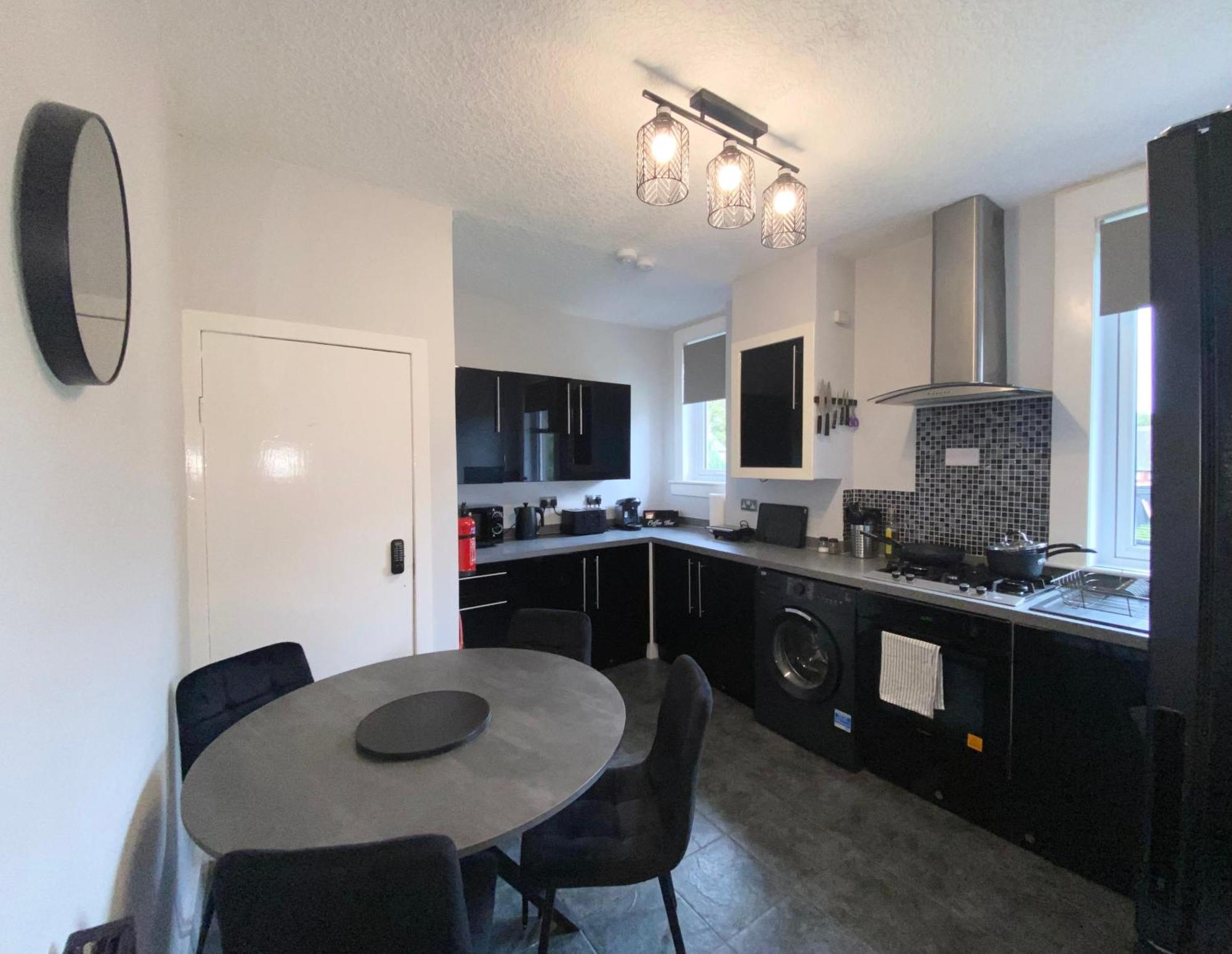 Glasgow Apartment Close To The Airport เรนฟริว ภายนอก รูปภาพ