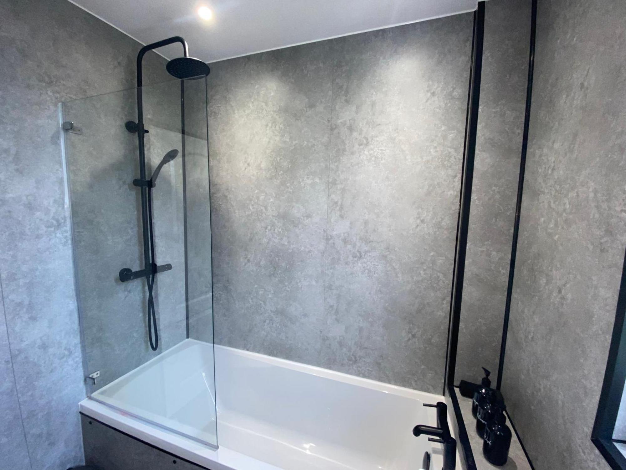 Glasgow Apartment Close To The Airport เรนฟริว ภายนอก รูปภาพ