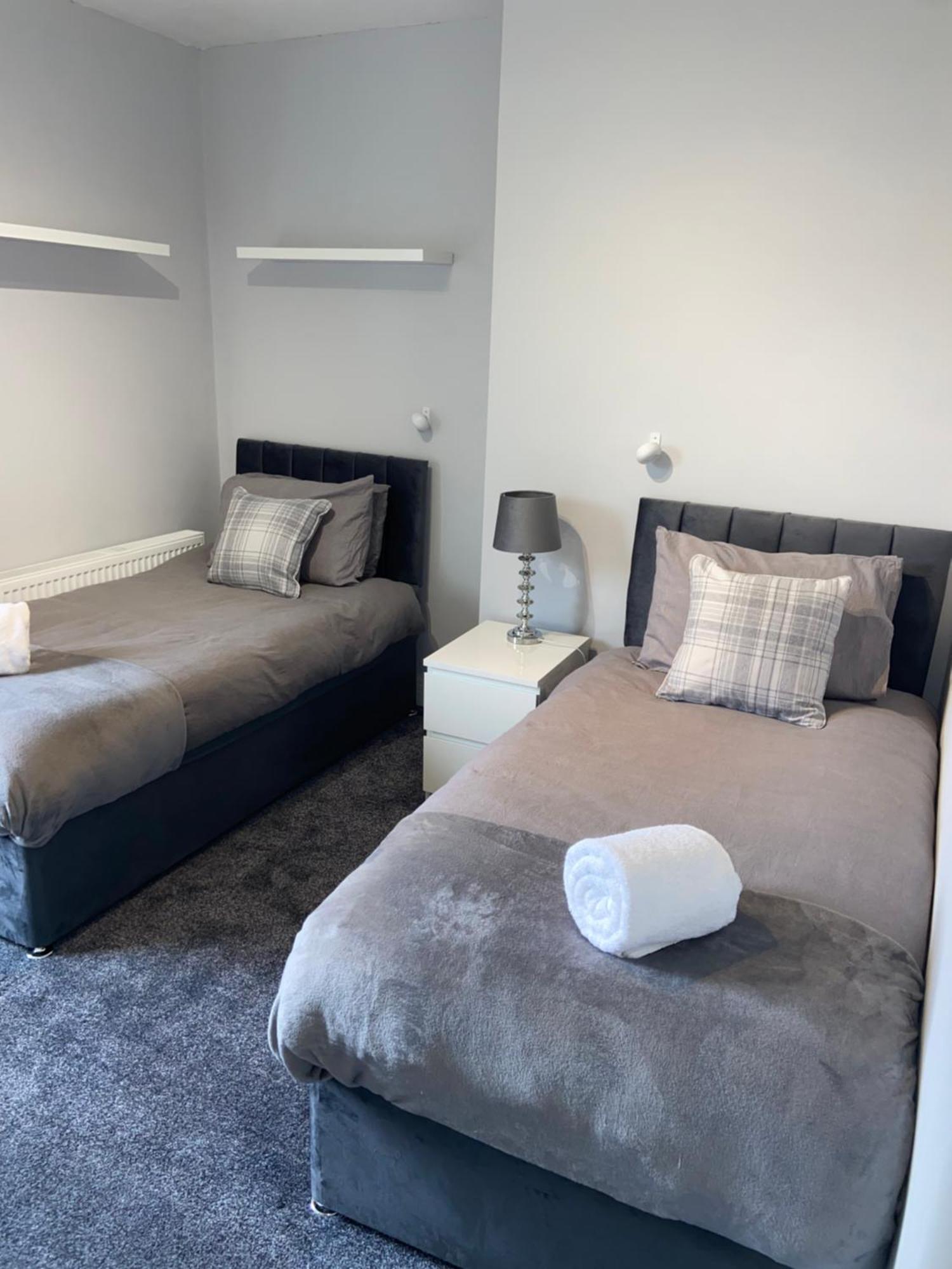 Glasgow Apartment Close To The Airport เรนฟริว ภายนอก รูปภาพ