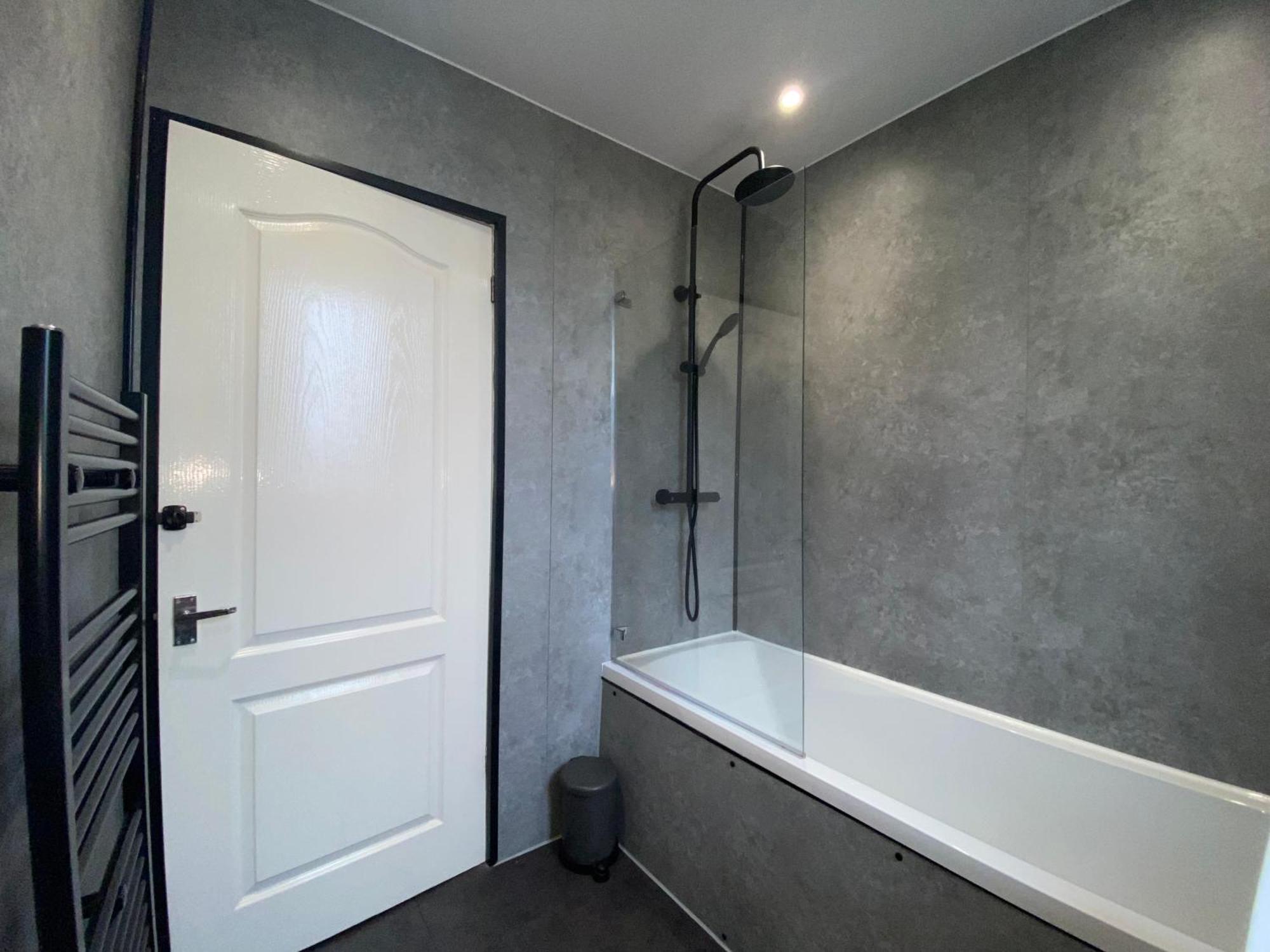 Glasgow Apartment Close To The Airport เรนฟริว ภายนอก รูปภาพ