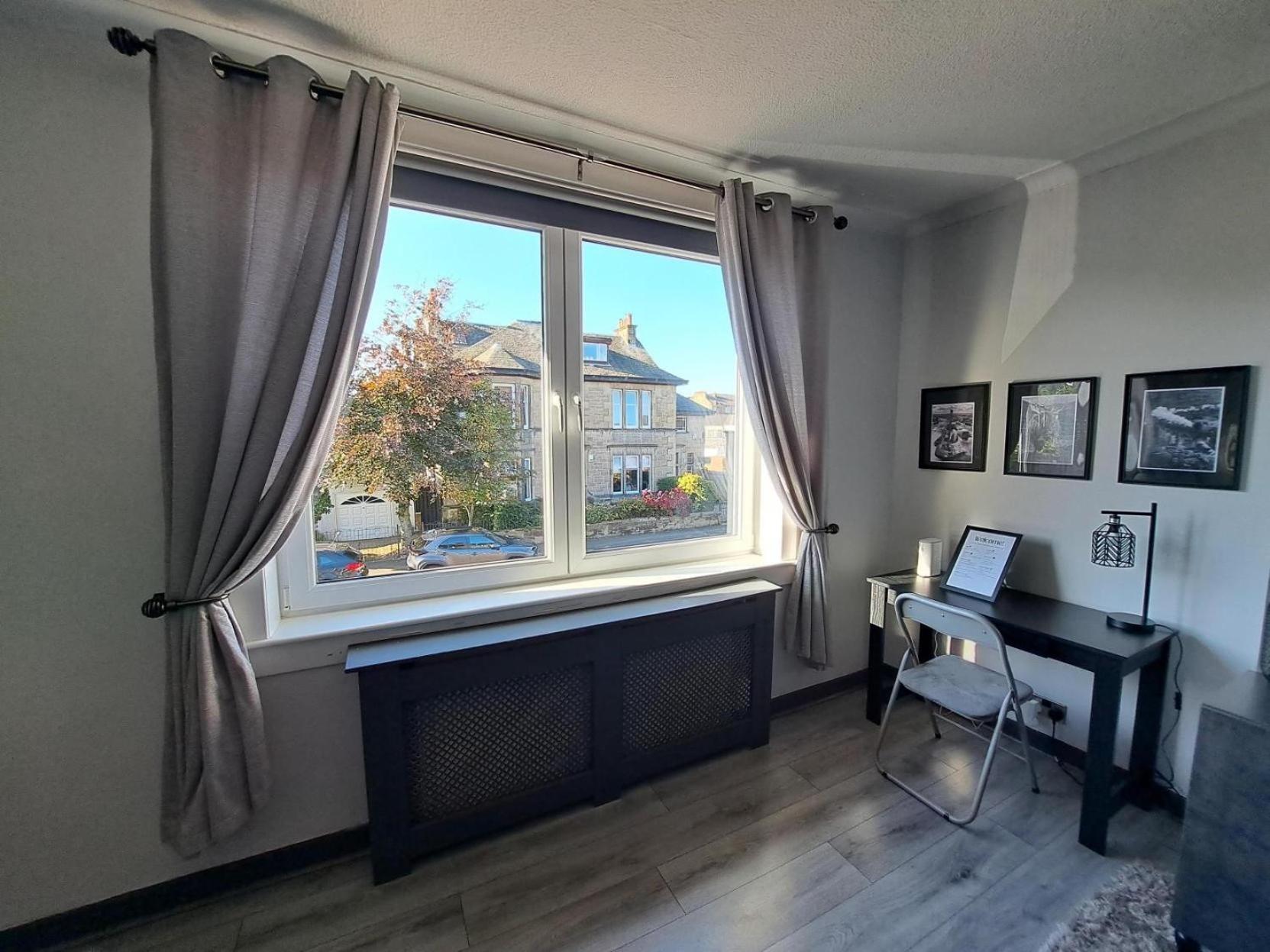 Glasgow Apartment Close To The Airport เรนฟริว ภายนอก รูปภาพ