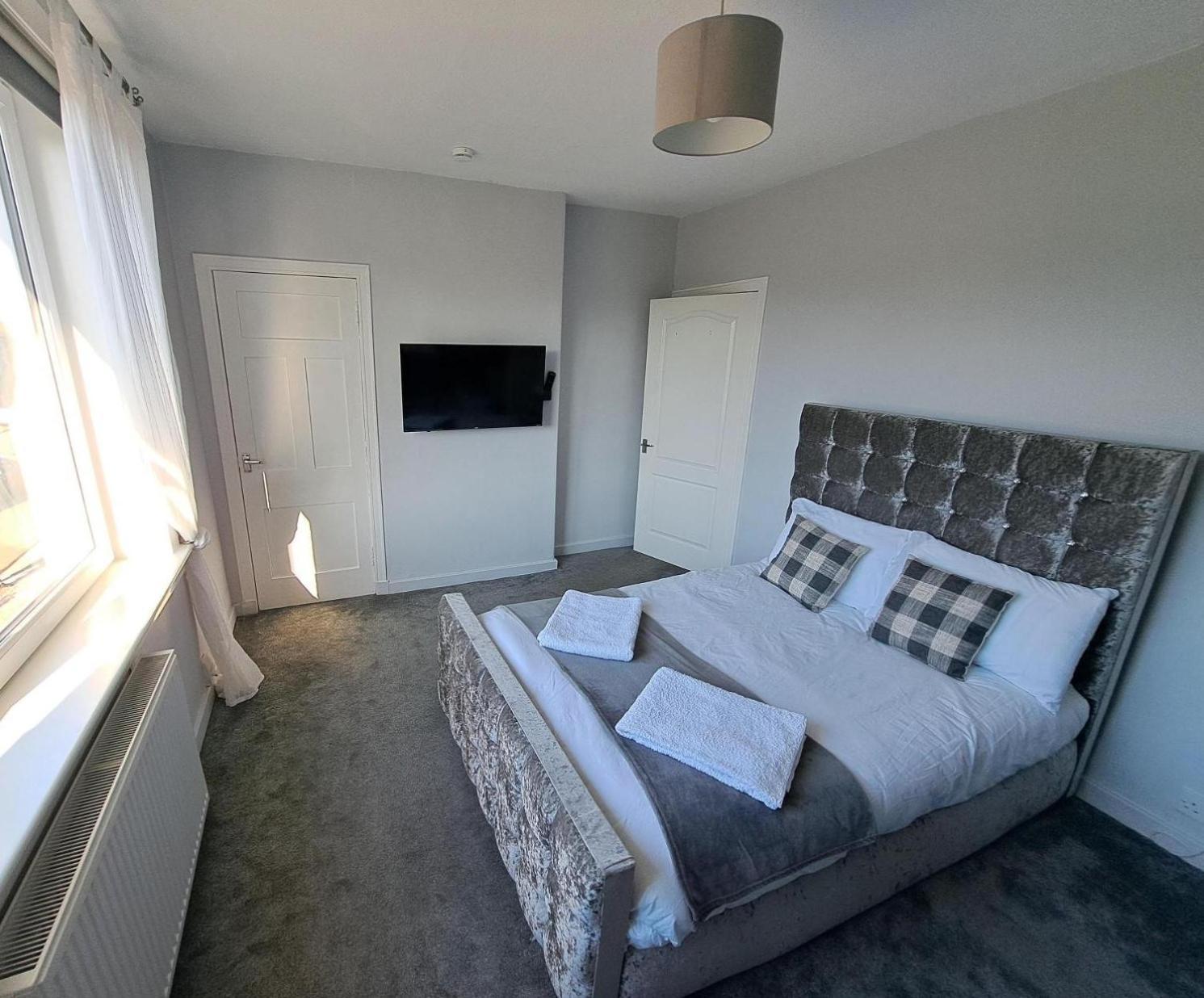 Glasgow Apartment Close To The Airport เรนฟริว ภายนอก รูปภาพ